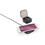 TWS oordoppen in oplaadcassette en draadloze oplader
