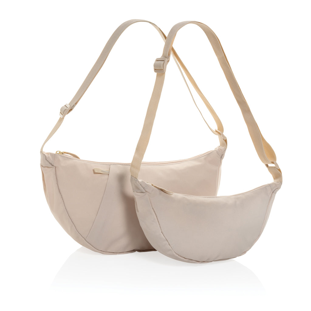 Crescent XL AWARE™ RPET halve maan sling bag