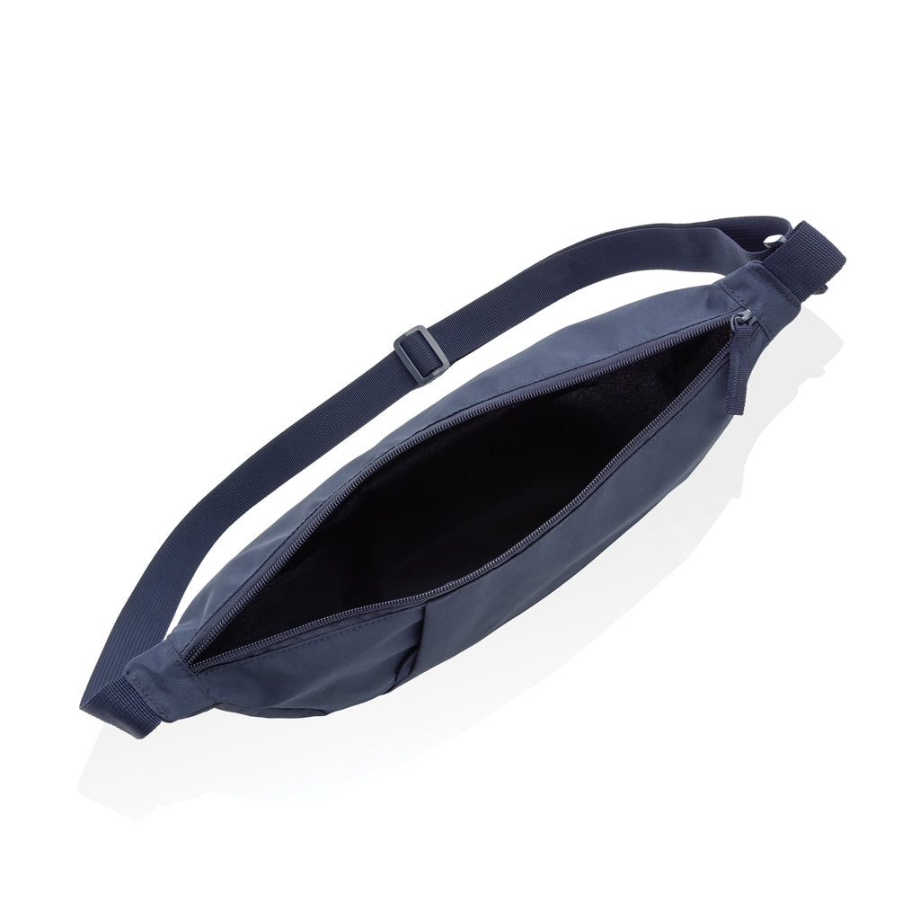 Crescent XL AWARE™ RPET halve maan sling bag