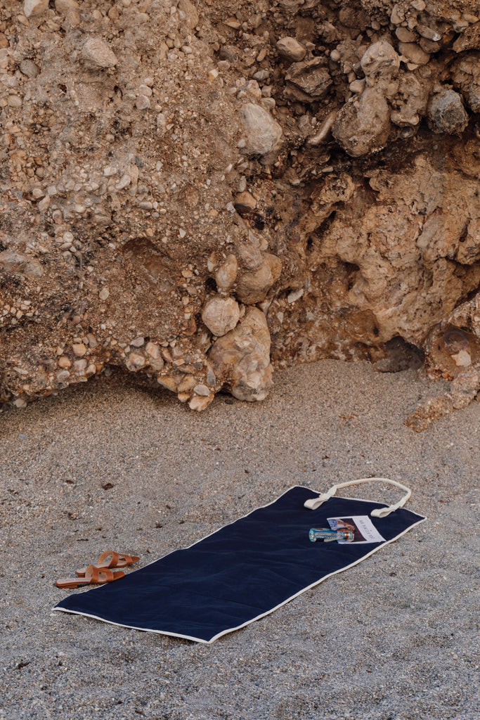 VINGA Volonne AWARE™ recycled canvas strandmat