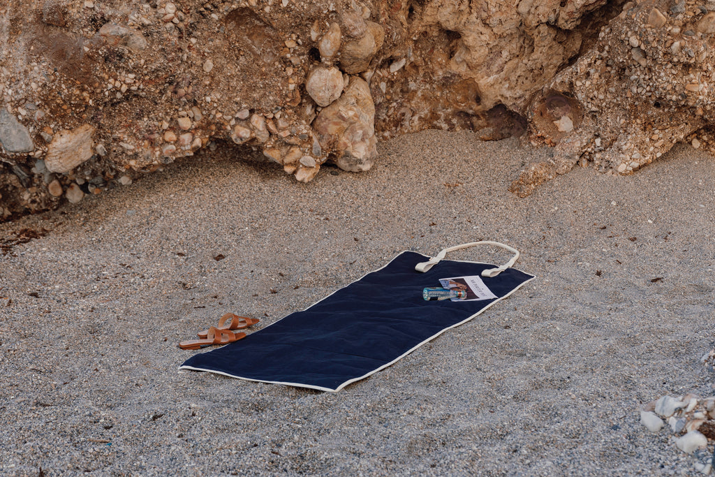 VINGA Volonne AWARE™ recycled canvas strandmat